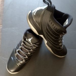 Men's Nike Jordan velocity sneakers. Size 13 and slightly worn.